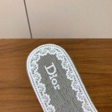【 D*or】刺绣拖鞋系列。小清新风带点贵气的感觉。无论各种配件材质,都是独家一比一定制。材质:鞋面高级刺绣,意大利进口 【 D*or】刺绣拖鞋系列。小清新风带点贵气的感觉。无论各种配件材质,都是独家一比一定制。材质:鞋面高级刺绣,意大利进口
