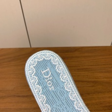 【 D*or】刺绣拖鞋系列。小清新风带点贵气的感觉。无论各种配件材质,都是独家一比一定制。材质:鞋面高级刺绣,意大利进口 【 D*or】刺绣拖鞋系列。小清新风带点贵气的感觉。无论各种配件材质,都是独家一比一定制。材质:鞋面高级刺绣,意大利进口