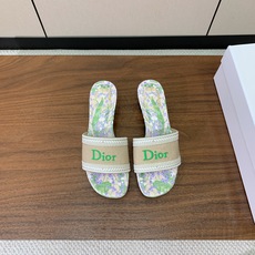 【 D*or】刺绣拖鞋系列。小清新风带点贵气的感觉。无论各种配件材质,都是独家一比一定制。材质:鞋面高级刺绣,意大利进口 【 D*or】刺绣拖鞋系列。小清新风带点贵气的感觉。无论各种配件材质,都是独家一比一定制。材质:鞋面高级刺绣,意大利进口