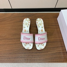【 D*or】刺绣拖鞋系列。小清新风带点贵气的感觉。无论各种配件材质,都是独家一比一定制。材质:鞋面高级刺绣,意大利进口 【 D*or】刺绣拖鞋系列。小清新风带点贵气的感觉。无论各种配件材质,都是独家一比一定制。材质:鞋面高级刺绣,意大利进口