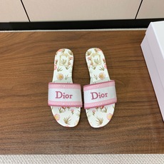 【 D*or】刺绣拖鞋系列。小清新风带点贵气的感觉。无论各种配件材质,都是独家一比一定制。材质:鞋面高级刺绣,意大利进口 【 D*or】刺绣拖鞋系列。小清新风带点贵气的感觉。无论各种配件材质,都是独家一比一定制。材质:鞋面高级刺绣,意大利进口