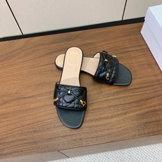【 D*or】电绣格纹拖鞋系列。小清新风带点贵气的感觉。无论各种配件材质,都是独家一比一定制。材质:鞋面牛皮➕高级刺绣, 【 D*or】电绣格纹拖鞋系列。小清新风带点贵气的感觉。无论各种配件材质,都是独家一比一定制。材质:鞋面牛皮➕高级刺绣,
