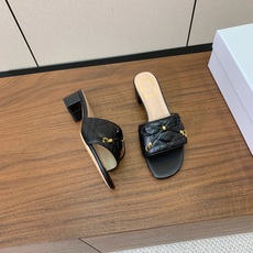 【 D*or】电绣格纹拖鞋系列。小清新风带点贵气的感觉。无论各种配件材质,都是独家一比一定制。材质:鞋面牛皮➕高级刺绣, 【 D*or】电绣格纹拖鞋系列。小清新风带点贵气的感觉。无论各种配件材质,都是独家一比一定制。材质:鞋面牛皮➕高级刺绣,