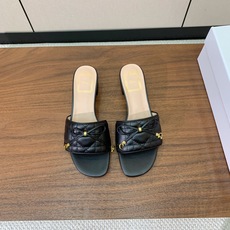 【 D*or】电绣格纹拖鞋系列。小清新风带点贵气的感觉。无论各种配件材质,都是独家一比一定制。材质:鞋面牛皮➕高级刺绣, 【 D*or】电绣格纹拖鞋系列。小清新风带点贵气的感觉。无论各种配件材质,都是独家一比一定制。材质:鞋面牛皮➕高级刺绣,
