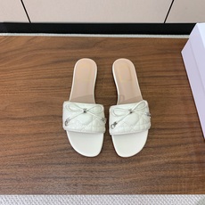 【 D*or】电绣格纹拖鞋系列。小清新风带点贵气的感觉。无论各种配件材质,都是独家一比一定制。材质:鞋面牛皮➕高级刺绣, 【 D*or】电绣格纹拖鞋系列。小清新风带点贵气的感觉。无论各种配件材质,都是独家一比一定制。材质:鞋面牛皮➕高级刺绣,