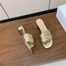 【 D*or】电绣格纹拖鞋系列。小清新风带点贵气的感觉。无论各种配件材质,都是独家一比一定制。材质:鞋面牛皮➕高级刺绣, 【 D*or】电绣格纹拖鞋系列。小清新风带点贵气的感觉。无论各种配件材质,都是独家一比一定制。材质:鞋面牛皮➕高级刺绣,