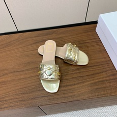 【 D*or】电绣格纹拖鞋系列。小清新风带点贵气的感觉。无论各种配件材质,都是独家一比一定制。材质:鞋面牛皮➕高级刺绣, 【 D*or】电绣格纹拖鞋系列。小清新风带点贵气的感觉。无论各种配件材质,都是独家一比一定制。材质:鞋面牛皮➕高级刺绣,