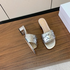 【 D*or】电绣格纹拖鞋系列。小清新风带点贵气的感觉。无论各种配件材质,都是独家一比一定制。材质:鞋面牛皮➕高级刺绣, 【 D*or】电绣格纹拖鞋系列。小清新风带点贵气的感觉。无论各种配件材质,都是独家一比一定制。材质:鞋面牛皮➕高级刺绣,