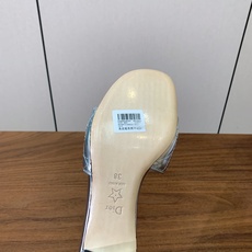 【 D*or】电绣格纹拖鞋系列。小清新风带点贵气的感觉。无论各种配件材质,都是独家一比一定制。材质:鞋面牛皮➕高级刺绣, 【 D*or】电绣格纹拖鞋系列。小清新风带点贵气的感觉。无论各种配件材质,都是独家一比一定制。材质:鞋面牛皮➕高级刺绣,