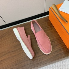 【Herm*s】高版本情侣款乐福鞋。饰有标志性“H Diamant”细节。打造时尚休闲的风格。此款拥有舒适的鞋面,具有很 【Herm*s】高版本情侣款乐福鞋。饰有标志性“H Diamant”细节。打造时尚休闲的风格。此款拥有舒适的鞋面,具有很