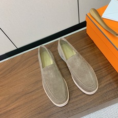 【Herm*s】高版本情侣款乐福鞋。饰有标志性“H Diamant”细节。打造时尚休闲的风格。此款拥有舒适的鞋面,具有很 【Herm*s】高版本情侣款乐福鞋。饰有标志性“H Diamant”细节。打造时尚休闲的风格。此款拥有舒适的鞋面,具有很