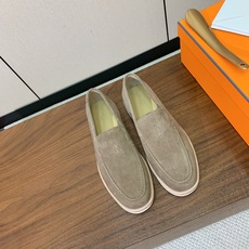 【Herm*s】高版本情侣款乐福鞋。饰有标志性“H Diamant”细节。打造时尚休闲的风格。此款拥有舒适的鞋面,具有很 【Herm*s】高版本情侣款乐福鞋。饰有标志性“H Diamant”细节。打造时尚休闲的风格。此款拥有舒适的鞋面,具有很