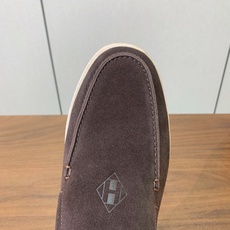 【Herm*s】高版本情侣款乐福鞋。饰有标志性“H Diamant”细节。打造时尚休闲的风格。此款拥有舒适的鞋面,具有很 【Herm*s】高版本情侣款乐福鞋。饰有标志性“H Diamant”细节。打造时尚休闲的风格。此款拥有舒适的鞋面,具有很