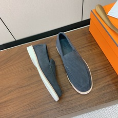 【Herm*s】高版本情侣款乐福鞋。饰有标志性“H Diamant”细节。打造时尚休闲的风格。此款拥有舒适的鞋面,具有很 【Herm*s】高版本情侣款乐福鞋。饰有标志性“H Diamant”细节。打造时尚休闲的风格。此款拥有舒适的鞋面,具有很