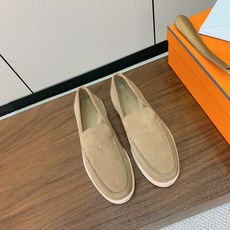 【Herm*s】高版本情侣款乐福鞋。饰有标志性“H Diamant”细节。打造时尚休闲的风格。此款拥有舒适的鞋面,具有很 【Herm*s】高版本情侣款乐福鞋。饰有标志性“H Diamant”细节。打造时尚休闲的风格。此款拥有舒适的鞋面,具有很