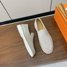 【Herm*s】高版本情侣款乐福鞋。饰有标志性“H Diamant”细节。打造时尚休闲的风格。此款拥有舒适的鞋面,具有很 【Herm*s】高版本情侣款乐福鞋。饰有标志性“H Diamant”细节。打造时尚休闲的风格。此款拥有舒适的鞋面,具有很