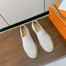 【Herm*s】高版本情侣款乐福鞋。饰有标志性“H Diamant”细节。打造时尚休闲的风格。此款拥有舒适的鞋面,具有很 【Herm*s】高版本情侣款乐福鞋。饰有标志性“H Diamant”细节。打造时尚休闲的风格。此款拥有舒适的鞋面,具有很
