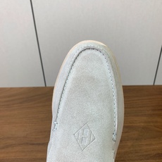 【Herm*s】高版本情侣款乐福鞋。饰有标志性“H Diamant”细节。打造时尚休闲的风格。此款拥有舒适的鞋面,具有很 【Herm*s】高版本情侣款乐福鞋。饰有标志性“H Diamant”细节。打造时尚休闲的风格。此款拥有舒适的鞋面,具有很