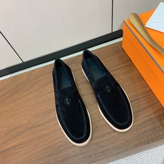 【Herm*s】高版本情侣款乐福鞋。饰有标志性“H Diamant”细节。打造时尚休闲的风格。此款拥有舒适的鞋面,具有很 【Herm*s】高版本情侣款乐福鞋。饰有标志性“H Diamant”细节。打造时尚休闲的风格。此款拥有舒适的鞋面,具有很
