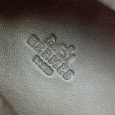 【Herm*s】高版本情侣款乐福鞋。饰有标志性“H Diamant”细节。打造时尚休闲的风格。此款拥有舒适的鞋面,具有很 【Herm*s】高版本情侣款乐福鞋。饰有标志性“H Diamant”细节。打造时尚休闲的风格。此款拥有舒适的鞋面,具有很