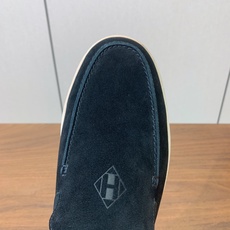【Herm*s】高版本情侣款乐福鞋。饰有标志性“H Diamant”细节。打造时尚休闲的风格。此款拥有舒适的鞋面,具有很 【Herm*s】高版本情侣款乐福鞋。饰有标志性“H Diamant”细节。打造时尚休闲的风格。此款拥有舒适的鞋面,具有很