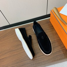 【Herm*s】高版本情侣款乐福鞋。饰有标志性“H Diamant”细节。打造时尚休闲的风格。此款拥有舒适的鞋面,具有很 【Herm*s】高版本情侣款乐福鞋。饰有标志性“H Diamant”细节。打造时尚休闲的风格。此款拥有舒适的鞋面,具有很