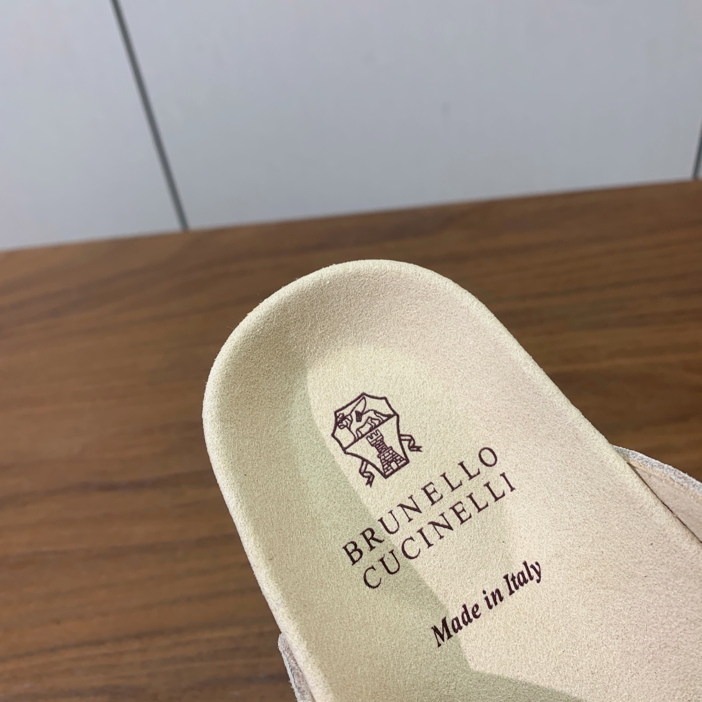 【BRUNELL* CUCINELL*】女款半包拖鞋。材质：进口环保牛绒➕ 纯手工串联珠链配饰。橡胶大底。 码数：35-