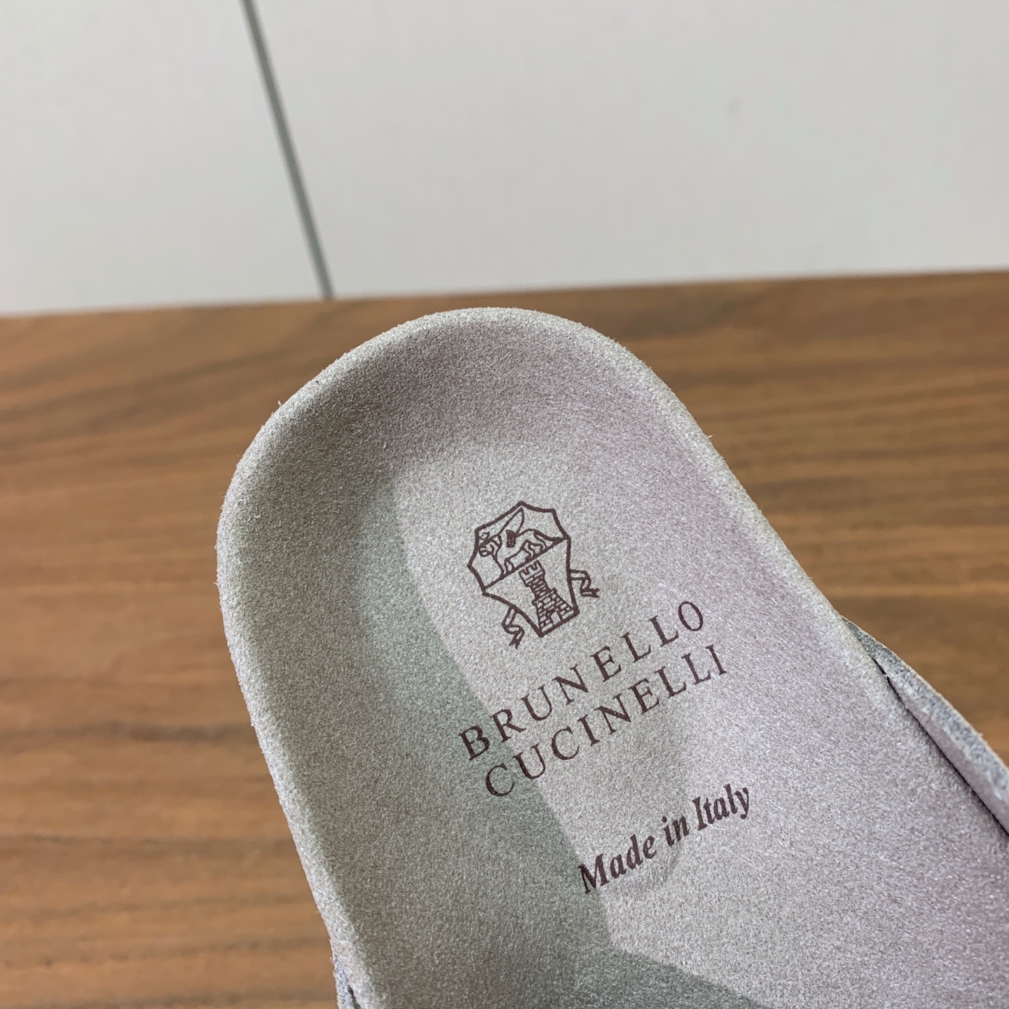 【BRUNELL* CUCINELL*】女款半包拖鞋。材质：进口环保牛绒➕ 纯手工串联珠链配饰。橡胶大底。 码数：35-