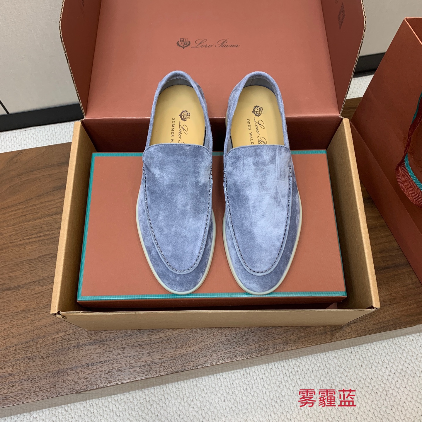 【Loro Piana】顶级版本男款乐福鞋，原版一比一。品牌低调奢华柔软一贯纯色简约的设计风格。皮质柔软舒适度极高 材质