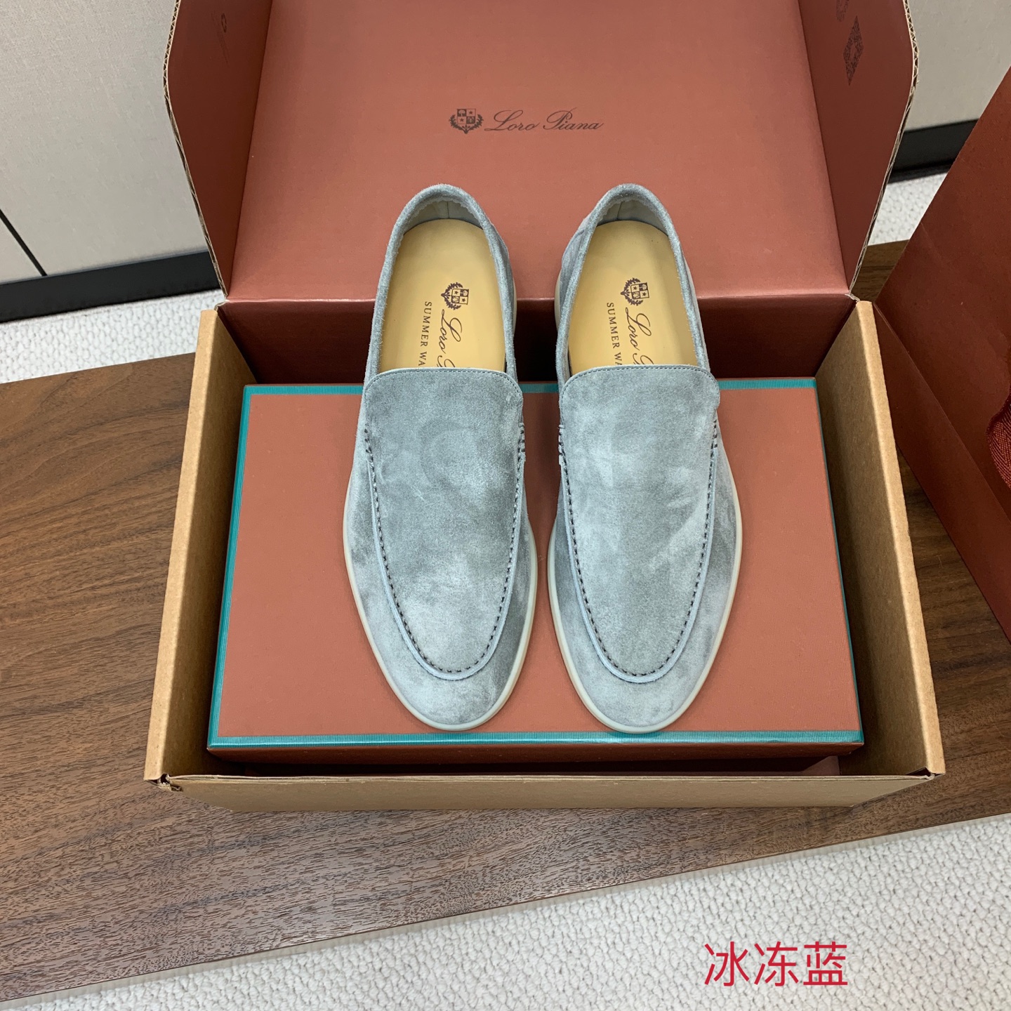 【Loro Piana】顶级版本男款乐福鞋，原版一比一。品牌低调奢华柔软一贯纯色简约的设计风格。皮质柔软舒适度极高 材质
