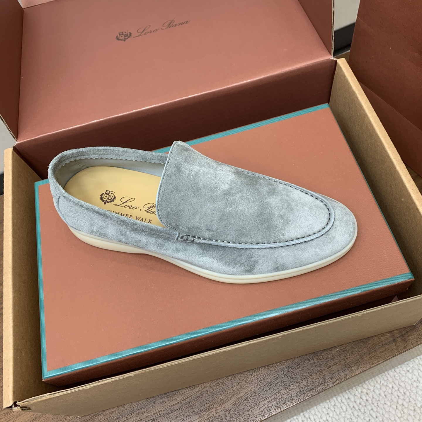 【Loro Piana】顶级版本男款乐福鞋,原版一比一。品牌低调奢华柔软一贯纯色简约的设计风格。皮质柔软舒适度极高 材质 【Loro Piana】顶级版本男款乐福鞋,原版一比一。品牌低调奢华柔软一贯纯色简约的设计风格。皮质柔软舒适度极高 材质