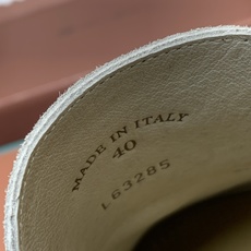 【Loro Piana】顶级版本男款乐福鞋,原版一比一。品牌低调奢华柔软一贯纯色简约的设计风格。皮质柔软舒适度极高 材质 【Loro Piana】顶级版本男款乐福鞋,原版一比一。品牌低调奢华柔软一贯纯色简约的设计风格。皮质柔软舒适度极高 材质