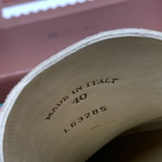 【Loro Piana】顶级版本男款乐福鞋,原版一比一。品牌低调奢华柔软一贯纯色简约的设计风格。皮质柔软舒适度极高 材质 【Loro Piana】顶级版本男款乐福鞋,原版一比一。品牌低调奢华柔软一贯纯色简约的设计风格。皮质柔软舒适度极高 材质