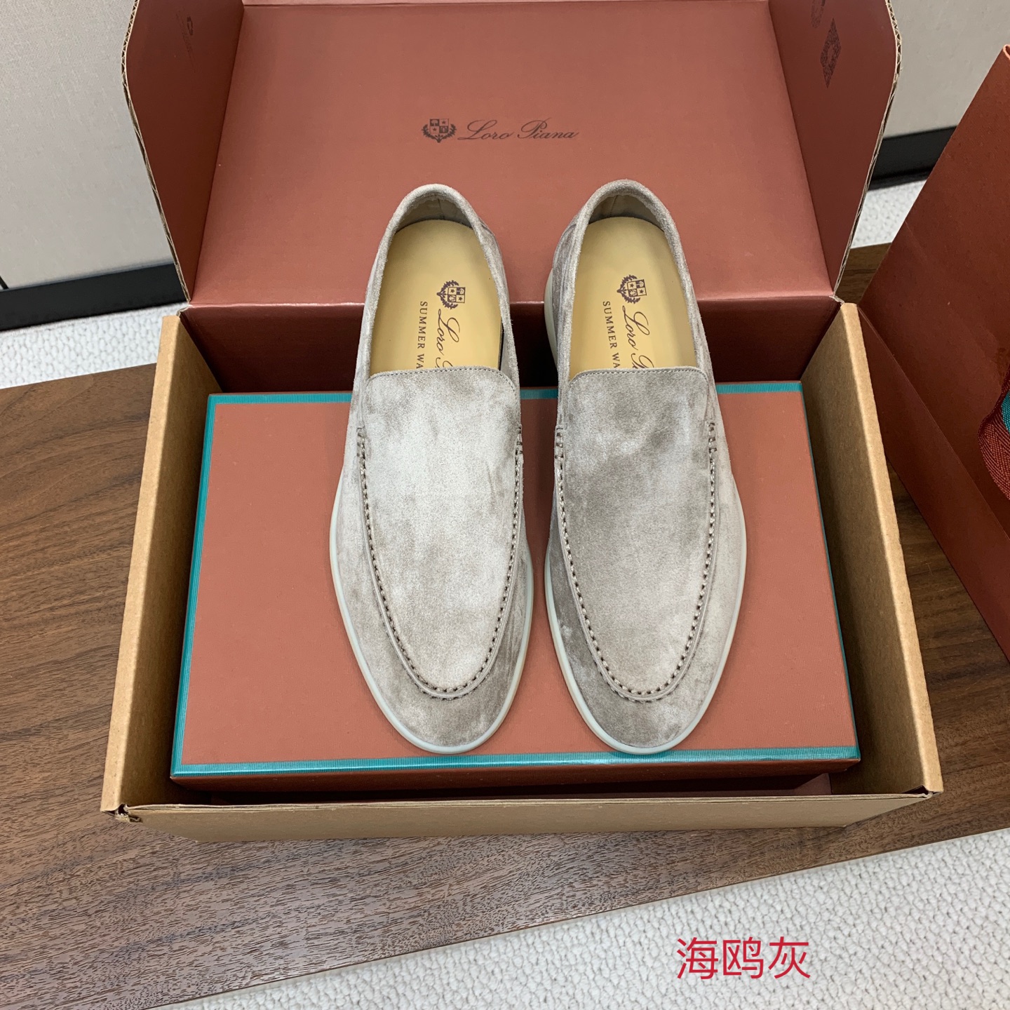 【Loro Piana】顶级版本男款乐福鞋，原版一比一。品牌低调奢华柔软一贯纯色简约的设计风格。皮质柔软舒适度极高 材质