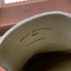 【Loro Piana】顶级版本男款乐福鞋,原版一比一。品牌低调奢华柔软一贯纯色简约的设计风格。皮质柔软舒适度极高 材质 【Loro Piana】顶级版本男款乐福鞋,原版一比一。品牌低调奢华柔软一贯纯色简约的设计风格。皮质柔软舒适度极高 材质