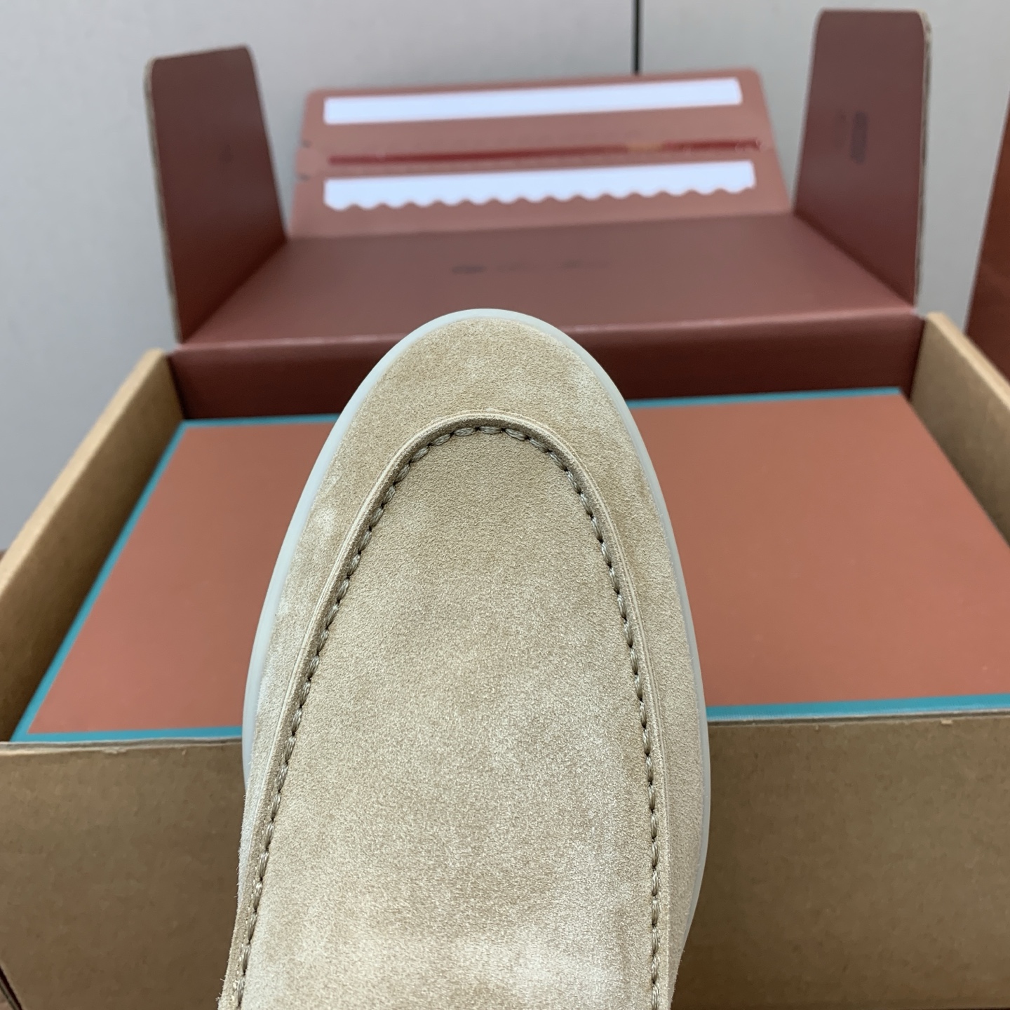 【Loro Piana】顶级版本男款乐福鞋,原版一比一。品牌低调奢华柔软一贯纯色简约的设计风格。皮质柔软舒适度极高 材质 【Loro Piana】顶级版本男款乐福鞋,原版一比一。品牌低调奢华柔软一贯纯色简约的设计风格。皮质柔软舒适度极高 材质