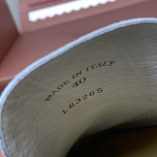 【Loro Piana】顶级版本男款乐福鞋,原版一比一。品牌低调奢华柔软一贯纯色简约的设计风格。皮质柔软舒适度极高 材质 【Loro Piana】顶级版本男款乐福鞋,原版一比一。品牌低调奢华柔软一贯纯色简约的设计风格。皮质柔软舒适度极高 材质