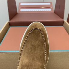 【Loro Piana】顶级版本男款乐福鞋,原版一比一。品牌低调奢华柔软一贯纯色简约的设计风格。皮质柔软舒适度极高 材质 【Loro Piana】顶级版本男款乐福鞋,原版一比一。品牌低调奢华柔软一贯纯色简约的设计风格。皮质柔软舒适度极高 材质