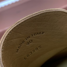 【Loro Piana】顶级版本男款乐福鞋,原版一比一。品牌低调奢华柔软一贯纯色简约的设计风格。皮质柔软舒适度极高 材质 【Loro Piana】顶级版本男款乐福鞋,原版一比一。品牌低调奢华柔软一贯纯色简约的设计风格。皮质柔软舒适度极高 材质