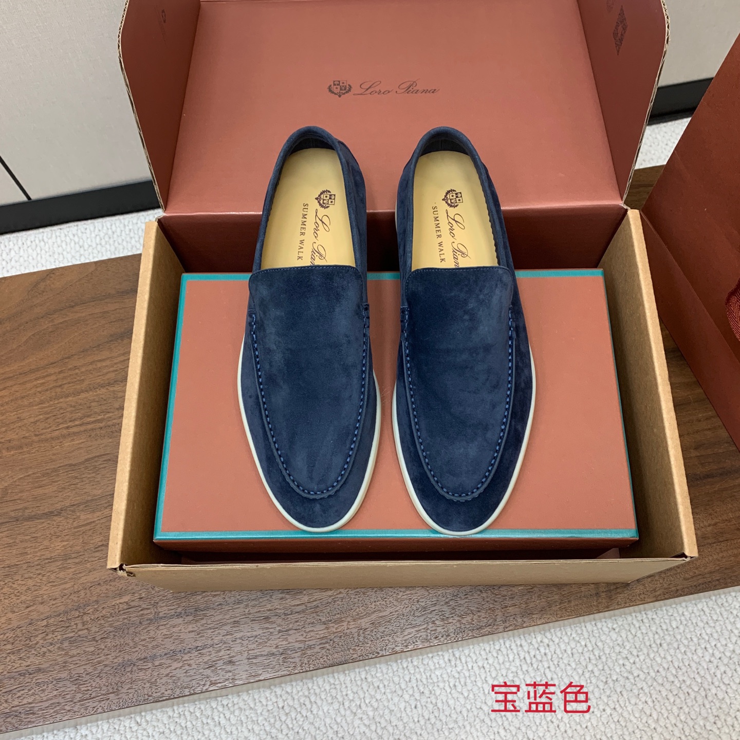 【Loro Piana】顶级版本男款乐福鞋，原版一比一。品牌低调奢华柔软一贯纯色简约的设计风格。皮质柔软舒适度极高 材质