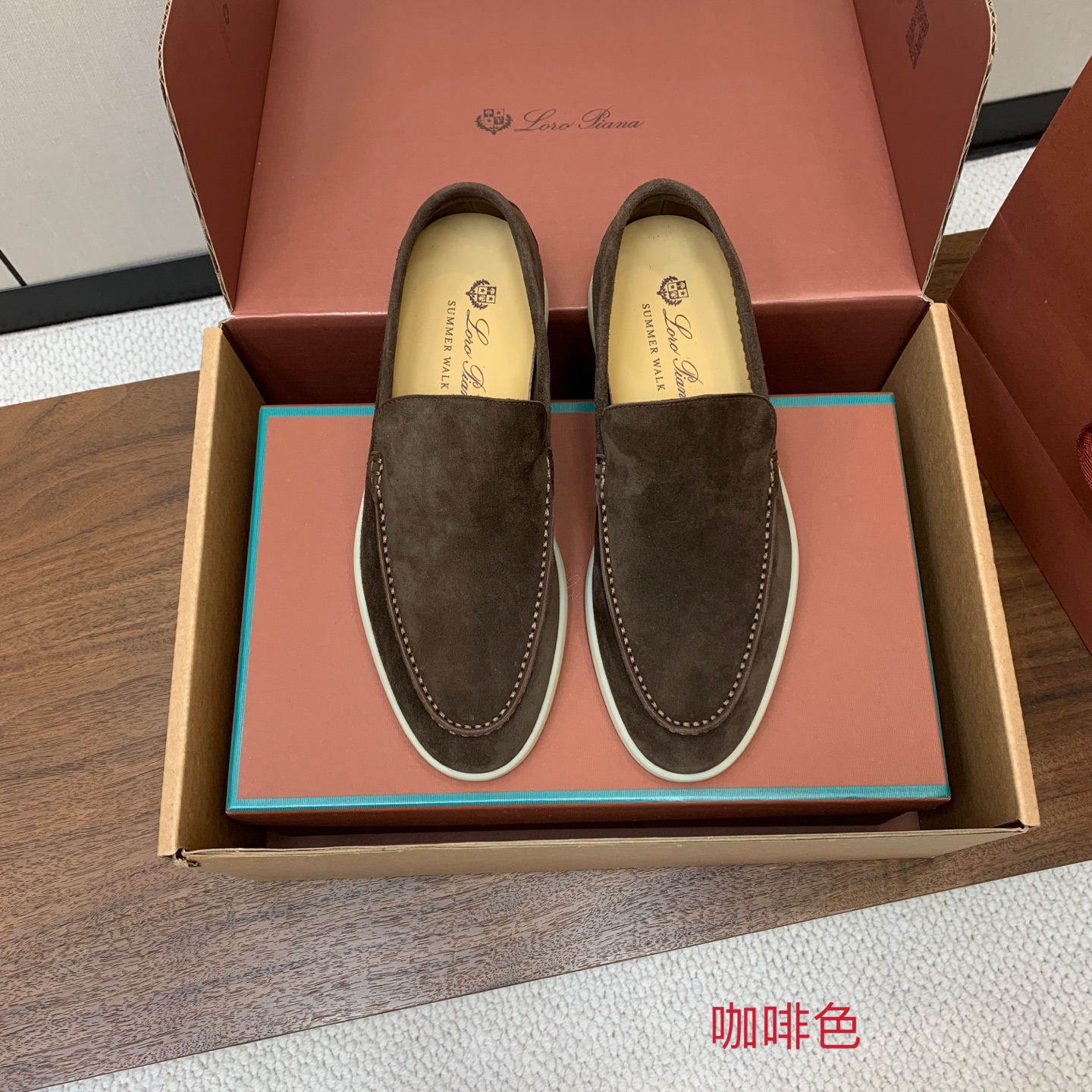 【Loro Piana】顶级版本男款乐福鞋，原版一比一。品牌低调奢华柔软一贯纯色简约的设计风格。皮质柔软舒适度极高 材质