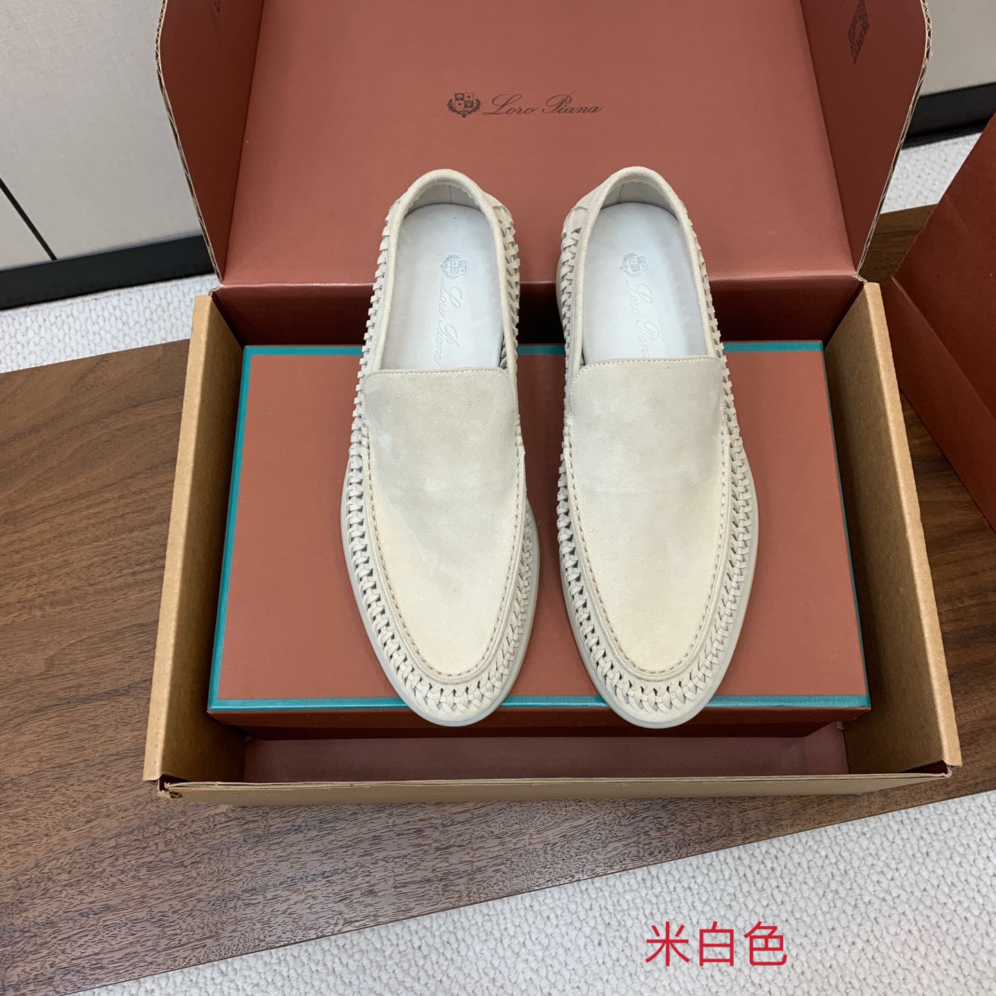 【Loro Piana】顶级版本男款编织乐福鞋，原版一比一。品牌低调奢华柔软一贯纯色简约的设计风格。皮质柔软舒适度极高 