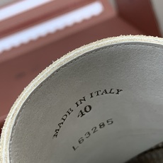 【Loro Piana】顶级版本男款编织乐福鞋,原版一比一。品牌低调奢华柔软一贯纯色简约的设计风格。皮质柔软舒适度极高 【Loro Piana】顶级版本男款编织乐福鞋,原版一比一。品牌低调奢华柔软一贯纯色简约的设计风格。皮质柔软舒适度极高