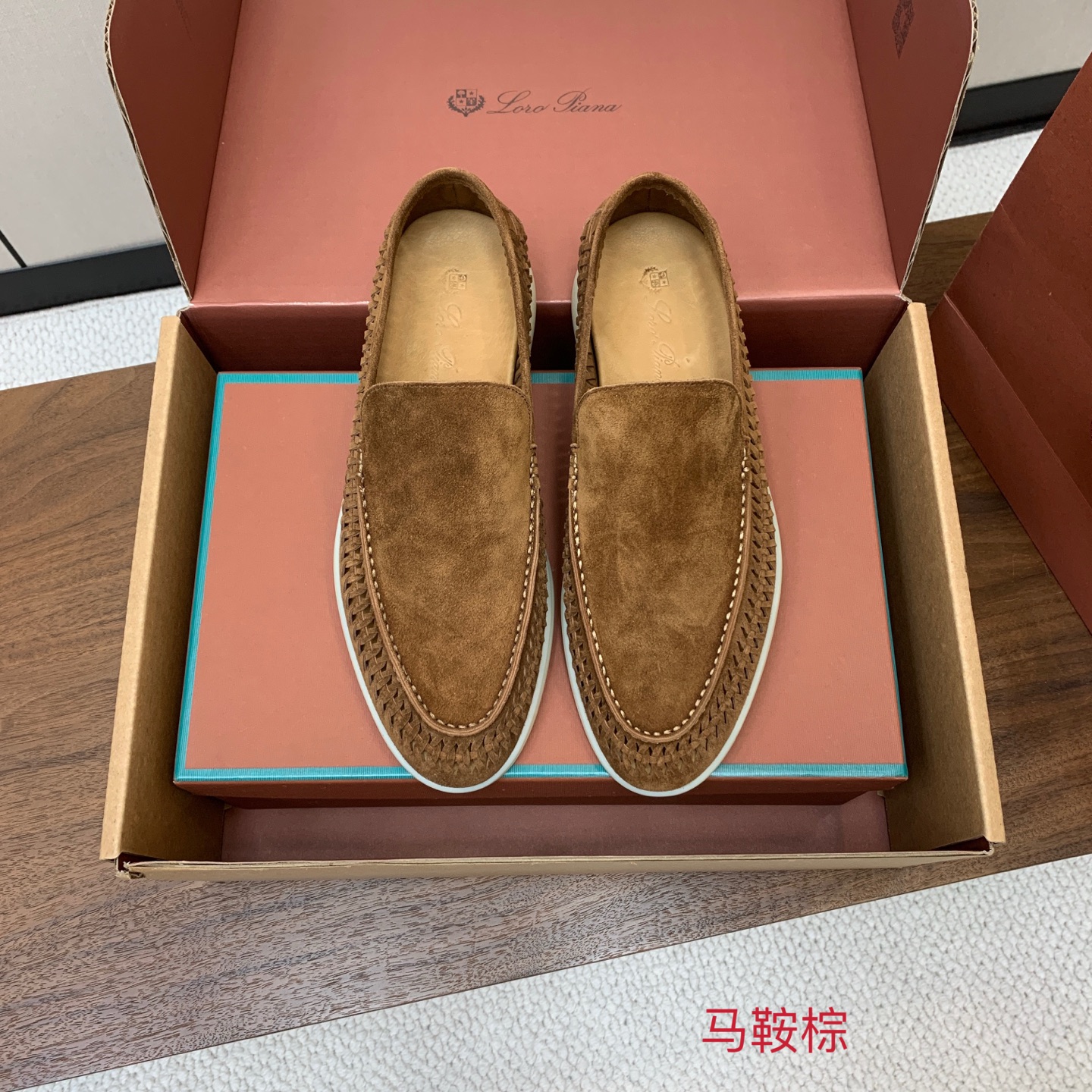 【Loro Piana】顶级版本男款编织乐福鞋，原版一比一。品牌低调奢华柔软一贯纯色简约的设计风格。皮质柔软舒适度极高 