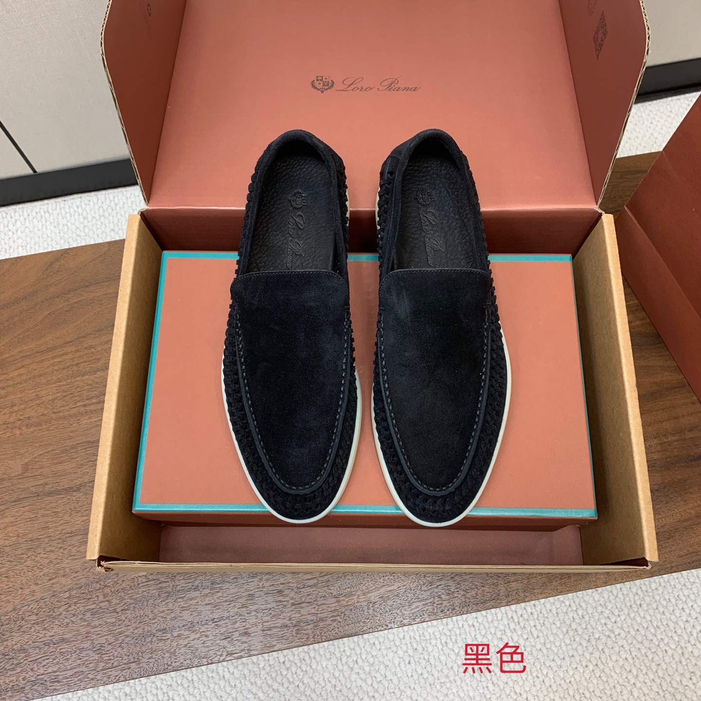 【Loro Piana】顶级版本男款编织乐福鞋，原版一比一。品牌低调奢华柔软一贯纯色简约的设计风格。皮质柔软舒适度极高 