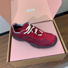 【Miu M*u】高版本德训运动鞋。自带精致甜奢复古氛围感,鞋身线条简约流畅,加宽鞋床包容各类脚型,对宽脚、厚脚都很友好 【Miu M*u】高版本德训运动鞋。自带精致甜奢复古氛围感,鞋身线条简约流畅,加宽鞋床包容各类脚型,对宽脚、厚脚都很友好