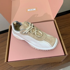 【Miu M*u】高版本德训运动鞋。自带精致甜奢复古氛围感,鞋身线条简约流畅,加宽鞋床包容各类脚型,对宽脚、厚脚都很友好 【Miu M*u】高版本德训运动鞋。自带精致甜奢复古氛围感,鞋身线条简约流畅,加宽鞋床包容各类脚型,对宽脚、厚脚都很友好