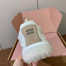 【Miu M*u】高版本德训运动鞋。自带精致甜奢复古氛围感,鞋身线条简约流畅,加宽鞋床包容各类脚型,对宽脚、厚脚都很友好 【Miu M*u】高版本德训运动鞋。自带精致甜奢复古氛围感,鞋身线条简约流畅,加宽鞋床包容各类脚型,对宽脚、厚脚都很友好