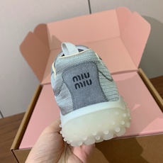 【Miu M*u】高版本德训运动鞋。自带精致甜奢复古氛围感,鞋身线条简约流畅,加宽鞋床包容各类脚型,对宽脚、厚脚都很友好 【Miu M*u】高版本德训运动鞋。自带精致甜奢复古氛围感,鞋身线条简约流畅,加宽鞋床包容各类脚型,对宽脚、厚脚都很友好