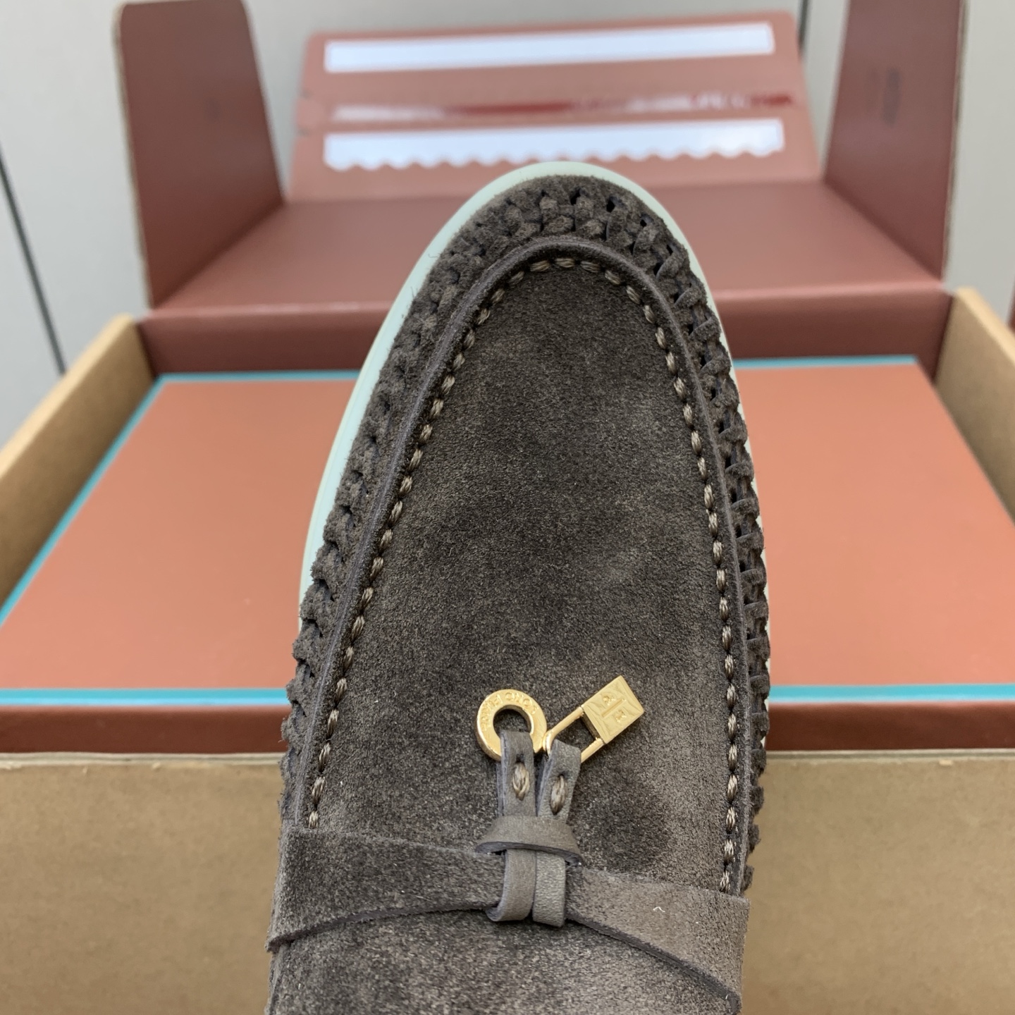 【Loro Piana】顶级版编织乐福鞋，原版一比一。品牌低调奢华柔软一贯纯色简约的设计风格。皮质柔软舒适度极高 材质：